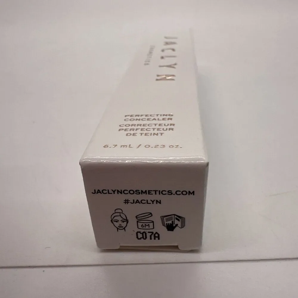 JACLYN COSMETICS Faux Filler Perfecting Concealer - 